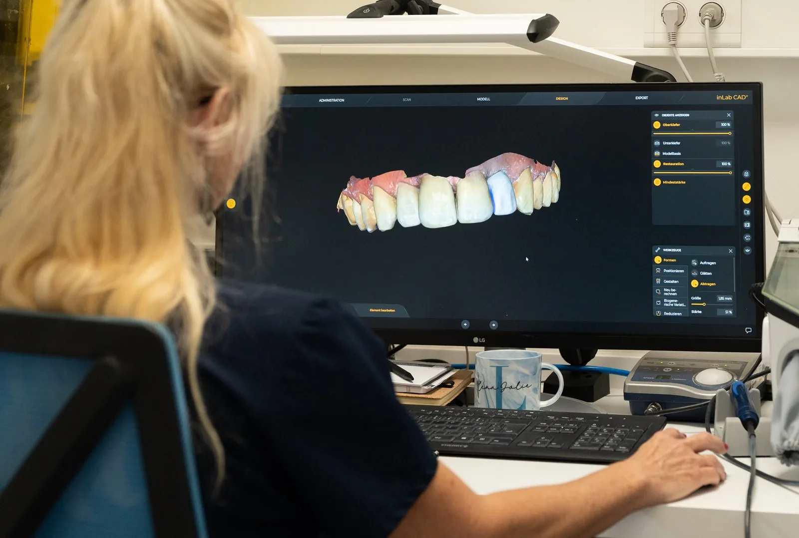 August 2026 – Neue Website, Mediathek und Implantat-Kostenrechner